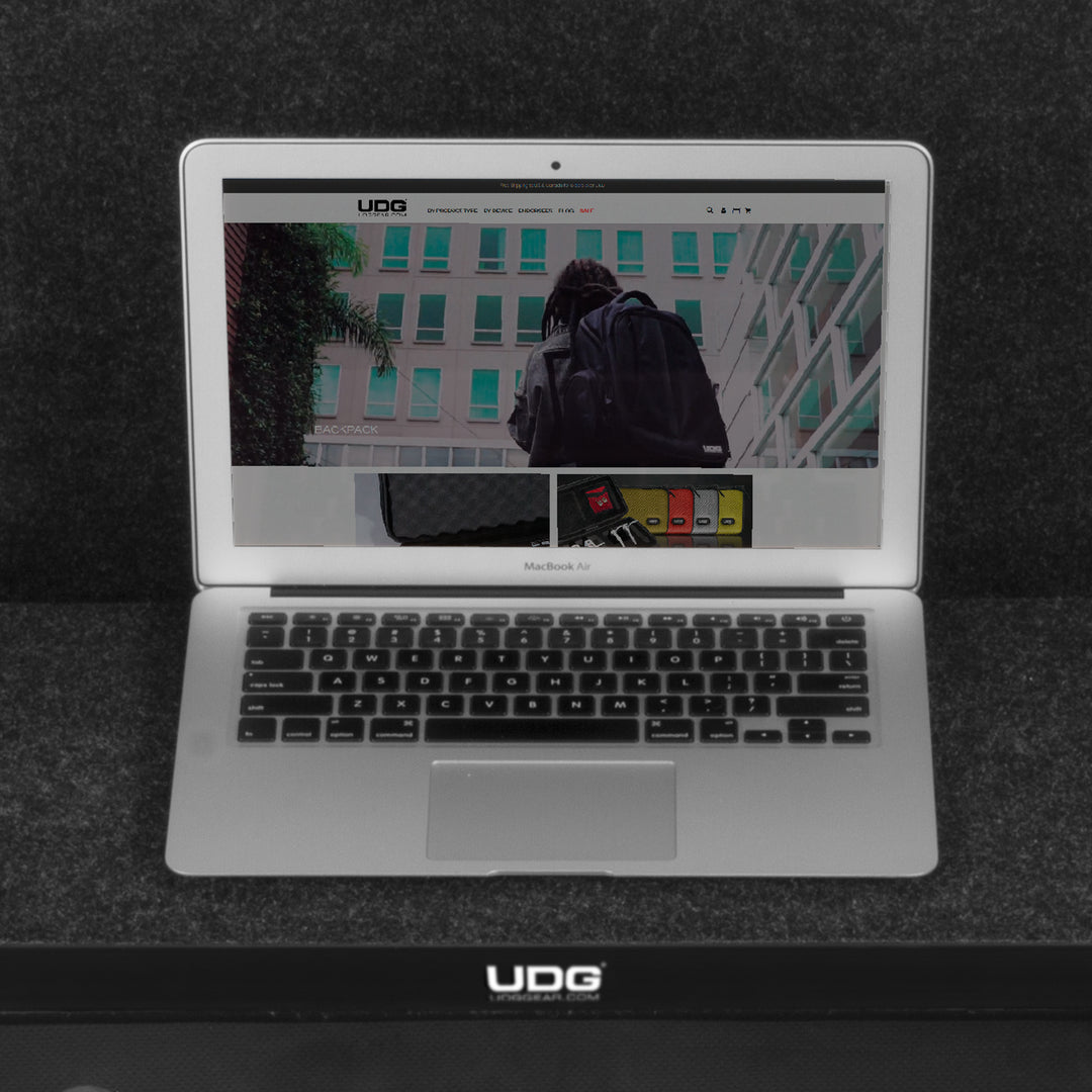 UDG Ultimate Flight Case Pioneer DJ CDJ-3000/ 900NXS2 Black Plus (Laptop Shelf + Wheels)