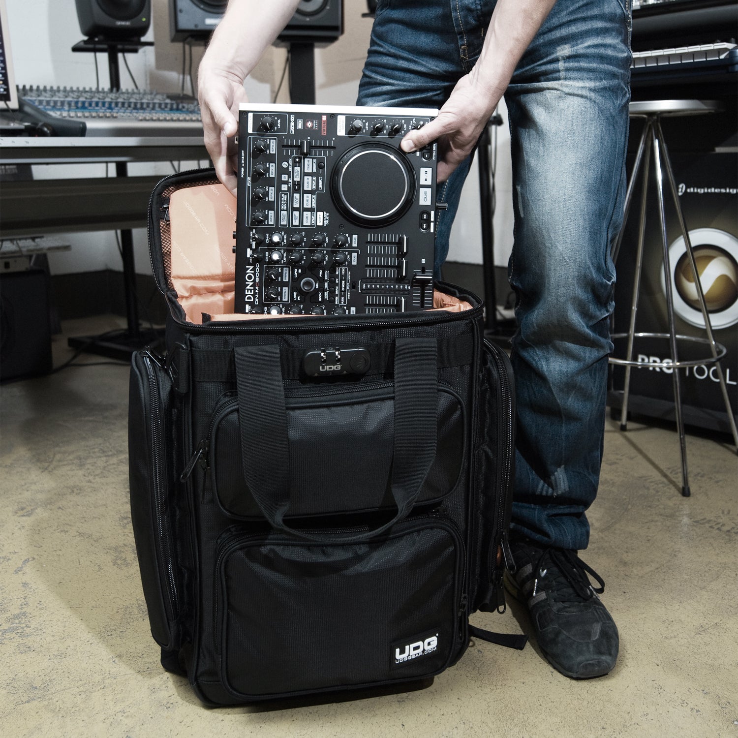 UDG Ultimate ProducerBag Large Black/Orange Inside – UDG GEAR